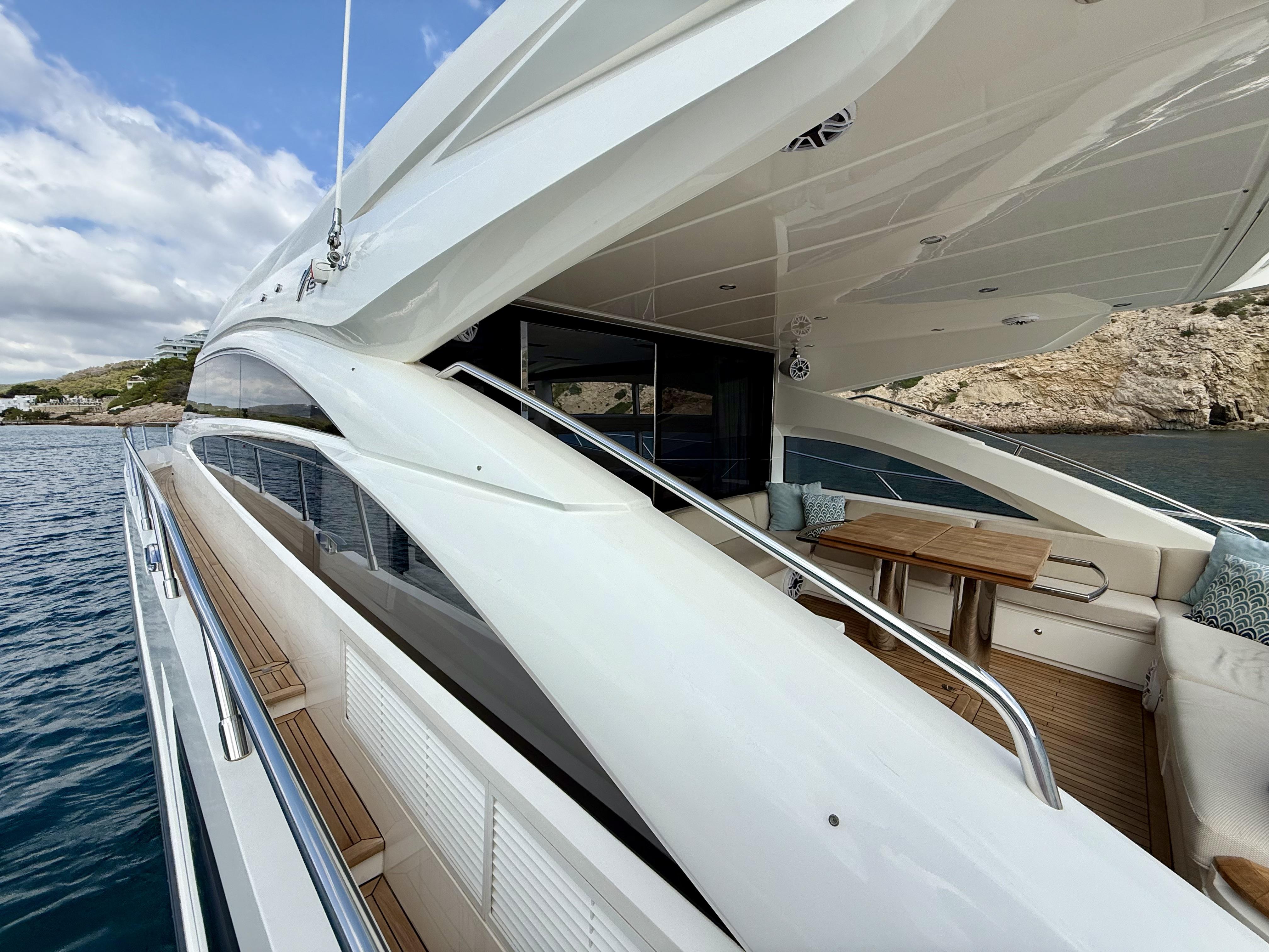 2015 PRINCESS  V72 
